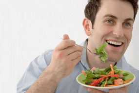 äta grönsaksallad under prostatitbehandling